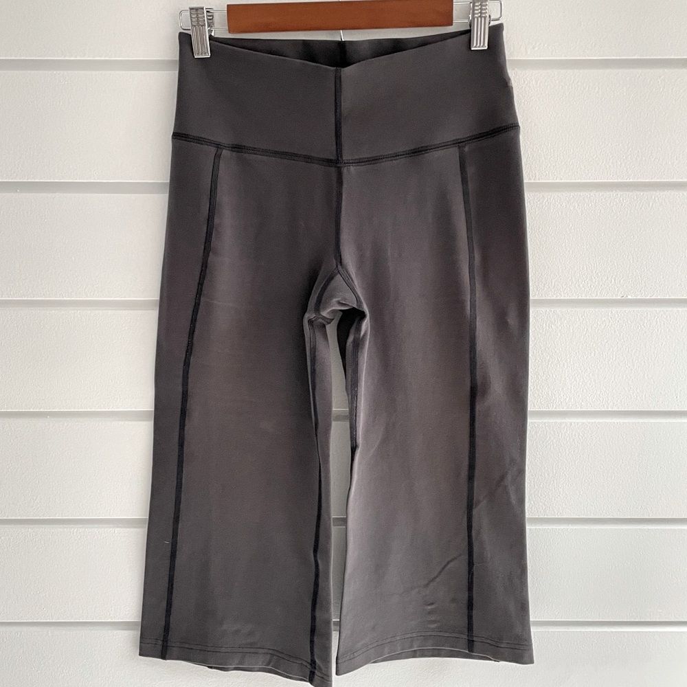 Mountain Hardwear Grey Wide Leg Crop Yoga Pants Size Small